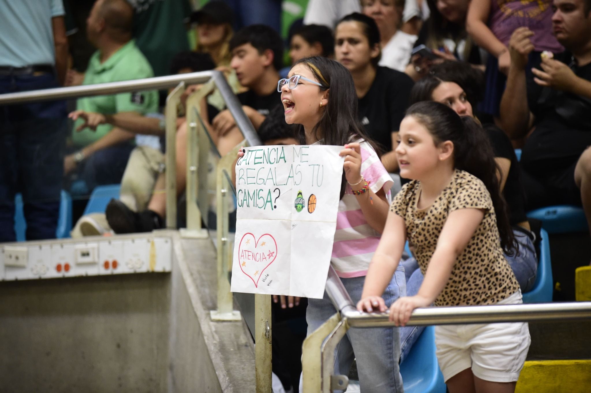 Acción en cancha durante partido de Paisas.