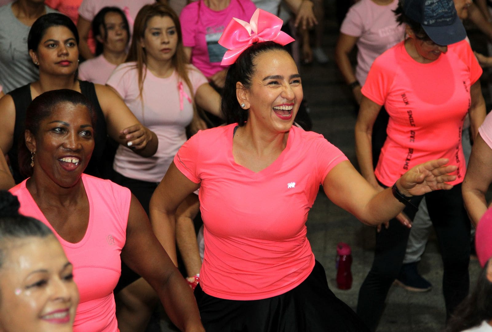 Mujeres en clase de puntos activos