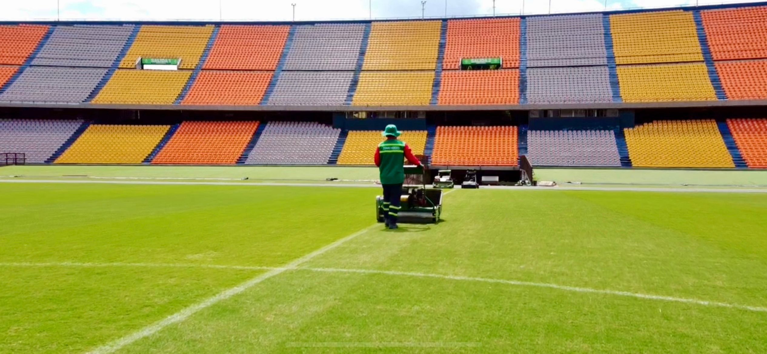 Fotografía de la grama del estadio Atanasio Girardot